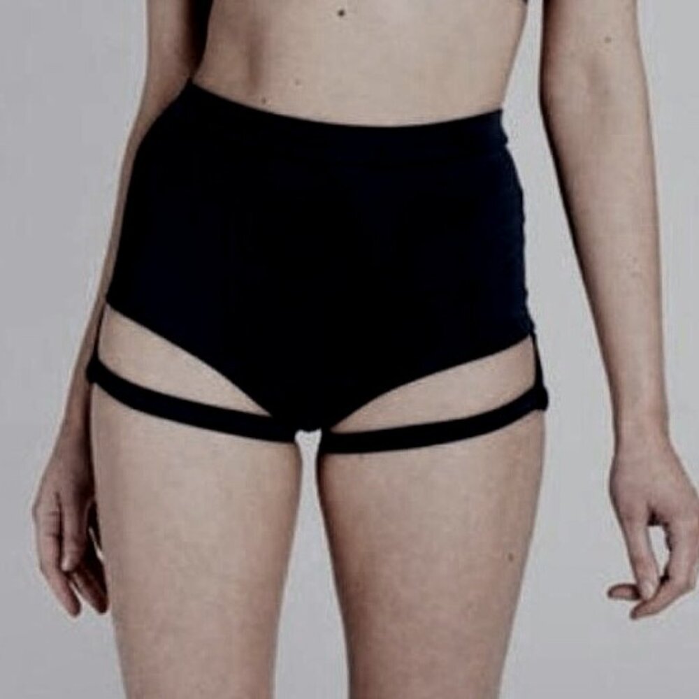 LUNALAE High Waist Basic Shorts ~ Black Garter style / US Size 8